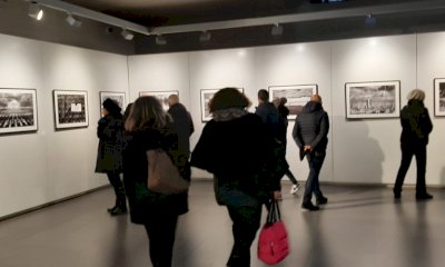 Domenica 4 febbraio ad Alba finissage della mostra fotografica “Guardare”
