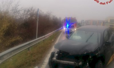 Disagi al traffico sulla SP 7 a Verduno dopo lo scontro tra due auto