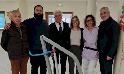 Fai Entrare il Sole consegna un sollevatore alla Casa di riposo di Caraglio