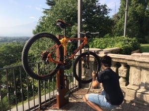 Installate le prime stazioni di manutenzione e gonfiaggio per biciclette