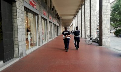 “Spaccate” e microcriminalità a Cuneo, il Comune risponde: “Lo spaccio non è competenza dei vigili”