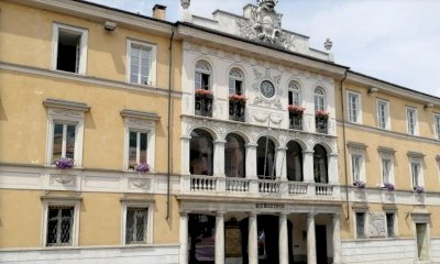 Il Comune di Mondovì incontra gli studenti: consegna della Costituzione e riconoscimenti per i meritevoli