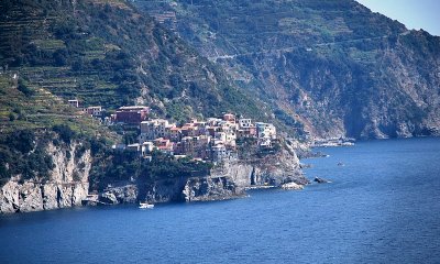 Tragedia alle Cinque Terre, turista cuneese muore travolto da un’onda sugli scogli