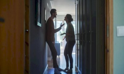 Botte dall’ex marito, un video in cucina documenta la lite violenta