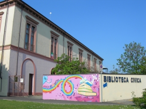 Bra: la biblioteca d’estate e il bookcrossing in piscina