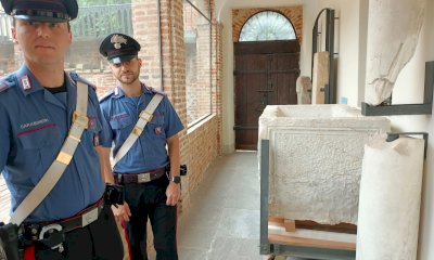 I carabinieri restituiscono a Bra il tesoro rubato dei cercatori di reperti