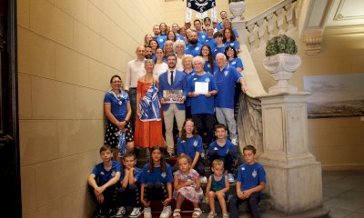 Alba: una targa al Gruppo Sbandieratori e Musici Borgo San Lorenzo per i quarant'anni di attività