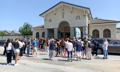 Cuneo si stringe alla famiglia di Anisa: un minuto di silenzio in municipio nel giorno dei funerali