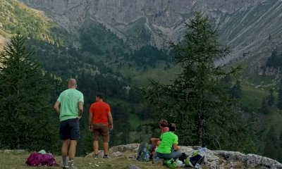 Si fa male alla caviglia e non riesce a proseguire, raggiunta dal Soccorso Alpino