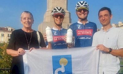 A Santiago di Compostela in bici per raccogliere fondi contro il cancro: partito il viaggio di due cuneesi