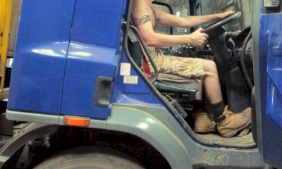 Sbronzo al volante di un camion, guidava a zig zag sulla Torino-Savona