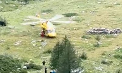 Si fa male ad una gamba a causa di un masso, recuperato dal Soccorso Alpino