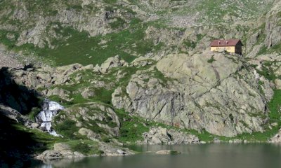 In pensione, si laurea con una tesi sui rifugi delle Alpi Marittime