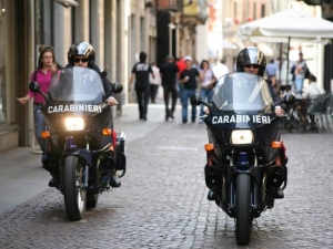 Sequestrate due piantine di marijuana coltivate in vaso