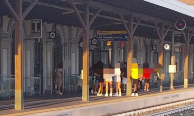 Bra, ancora botte in stazione e sul treno. Fratelli d’Italia: “Dov’è il presidio permanente?”