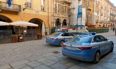 Cuneo, la Polizia recupera la merce rubata nei locali del centro storico: c’è un fermato