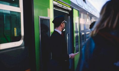 Trenitalia fa marcia indietro: addio al check-in sui treni regionali