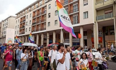 “No alla risoluzione anti-gender”: il sit-in di Arcigay GrandaQueer a Cuneo