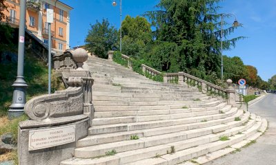 Cuneo, erbacce e gradini rotti sulla scalinata Piatti: “Ma sarà restaurata”