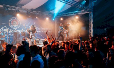 Il Paulaner Oktoberfest Cuneo accende il fine settimana con brindisi e musica live