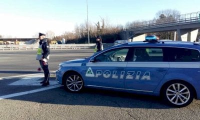 Fermato in autostrada, aveva un coltello e mezzo chilo di droga