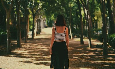 Pedinava la compagna e le inviava video di lei ubriaca: condannato per stalking