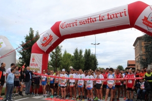 Alba: il Sindaco Maurizio Marello al via di “Corri sotto le torri – Alba nel cuore”