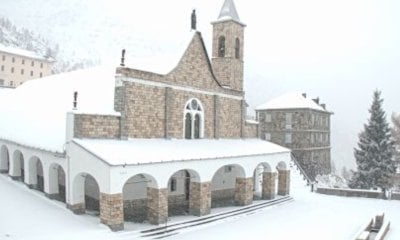 Ecco la neve: primo assaggio d'inverno sulle montagne cuneesi