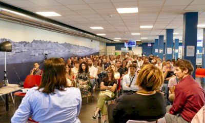 Microaggressioni, molestie e violenza verbale: come la comunicazione fa male alle donne