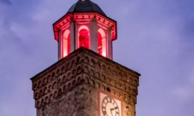 Busca, il campanile della Rossa illuminato di rosso per la libertà religiosa