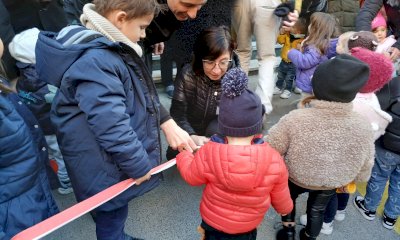 Cuneo, inaugurata la piazzetta scolastica di fronte all’asilo nido “I Girasoli”