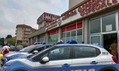 Entra in ospedale a Cuneo e prende a pugni un addetto alla sicurezza