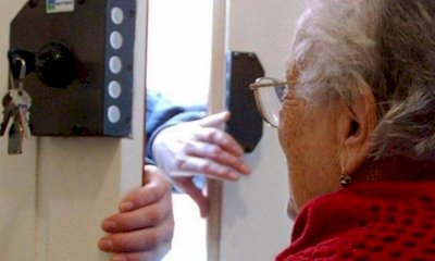Travestiti da Carabinieri, si introducono nelle case delle vittime per rubare