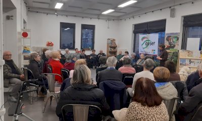 Grande partecipazione all'incontro con la fisioterapista Paola Arneodo promosso da Auser Cuneo