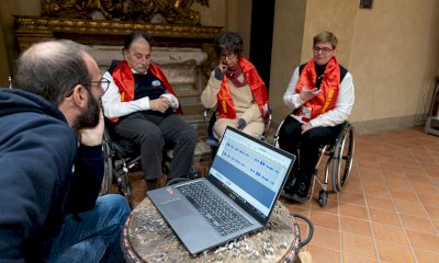 Dall’Ictus alla musica: le storie di chi ha ritrovato la voce diventano un podcast 