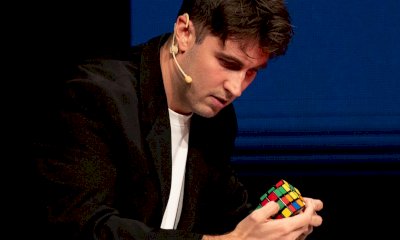 L’illusionista “Hyde” presenta a Cuneo lo spettacolo di “cubomagia” con il Cubo di Rubik
