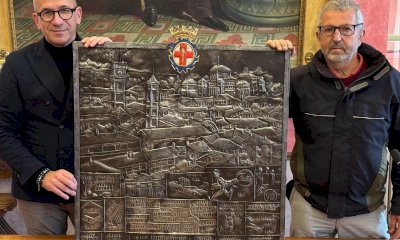 Remo Capello dona alla città di Racconigi un'opera che ne celebra la storia