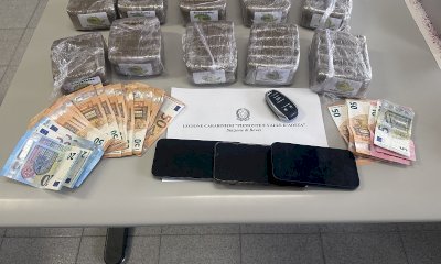In auto con 5 chili di hashish: arrestati a Boves