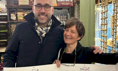 Consegnata a Mondovì una copia del calendario “Lavazza” che celebra anche il caffè storico “Grigolon”