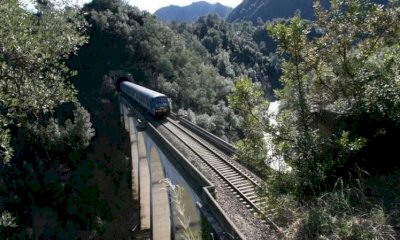 Masso sui binari tra Fontan e Breil, interrotta la Cuneo-Ventimiglia