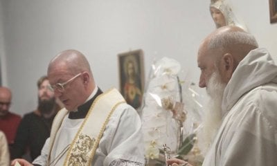 Il prete scomunicato ha “benedetto” un centro a Savigliano. Protestano i vescovi