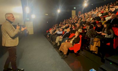 Sala sold-out per la prima albese del docu-film su Cesare Pavese “Il mestiere di vivere”