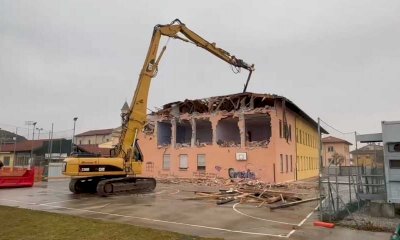 Al via la demolizione della vecchia scuola primaria di San Chiaffredo