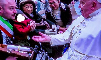 Una bottiglia di Pelaverga della valle Bronda consegnata a Papa Francesco