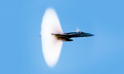 Aereo supera il muro del suono: boom sonico nei cieli di Cuneo