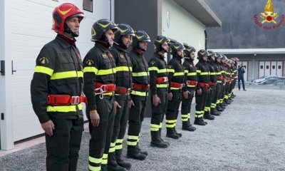 I cavi attaccati al contatore dei vigili del fuoco. Ma lo “scroccone” resta ignoto
