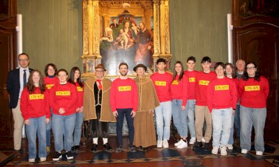 Alba: inizia il Carnevale. Le maschere del Mussotto in visita al Palazzo comunale
