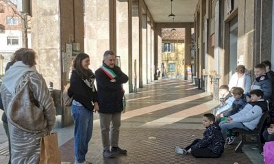 “Inciampare per non dimenticare”: l’elaborato delle quinte della Primaria di Verzuolo in Municipio