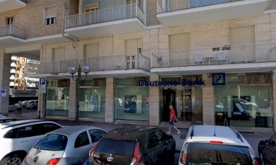 “Sono armato, il metal detector non suona”: panico in banca a Cuneo