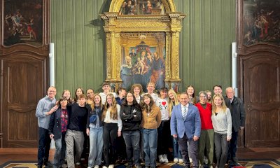 Studenti stranieri in visita al palazzo comunale di Alba